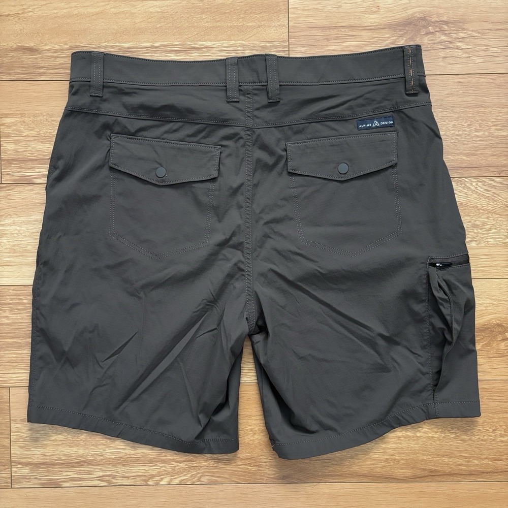 Alpine Design Modern Fit Men's Gray Utility Outdoor Shorts Size 38